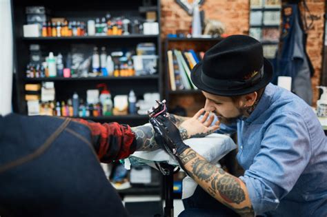 5 Reasons to Become a Tattoo Artist - Careerbright.com