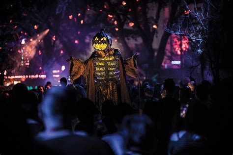 Guide to Halloween Horror Nights 2023 - HHN 2023 Haunted Houses, Dates, & More!