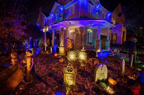 These Toronto homes went totally over-the-top with decorations for Halloween