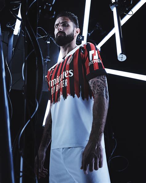 PUMA SVELA IL NUOVO FOURTH KIT DI AC MILAN CON IL BRAND NEMEN