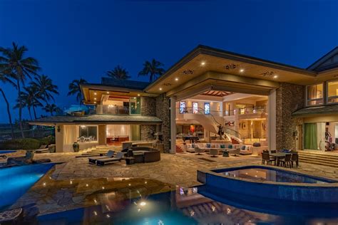 THE ULTIMATE IN SUPER LUXURIOUS LIVING | Hawaii Luxury Homes | Mansions For Sale | Luxury Portfolio