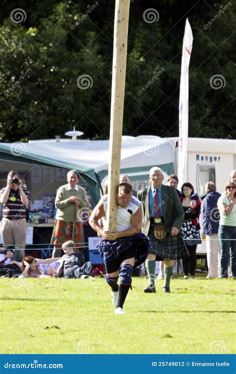 Highland games scotland editorial photography. Image of throw - 25749012