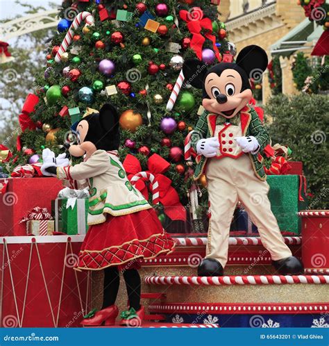 Holiday Mickey and Minnie Mouse on Christmas Parade Editorial Photo - Image of florida, minnie ...