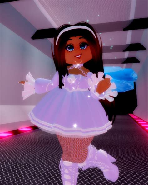 Purple outfit | Aesthetic roblox royale high outfits, Purple outfits ...