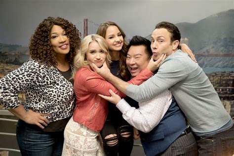 Season 4 | Young & Hungry Wiki | FANDOM powered by Wikia