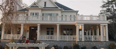 House from Jumanji 2017 Country House Exterior, Exterior Homes, Colonial Farmhouse, Farmhouse ...