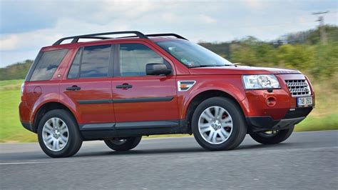 Land Rover Freelander II je i v blátě jako ve svém živlu