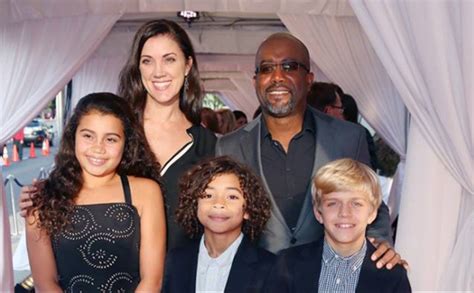 Country singer, Darius Rucker & wife, Beth Leonard w/family | Darius rucker, Famous kids ...