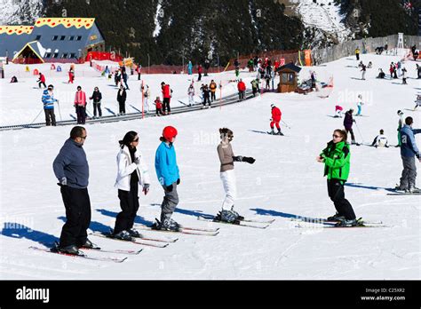 Ski school on the nursery slopes at Comallempla, Arinsal, Vallnord Ski Area, Andorra Stock Photo ...