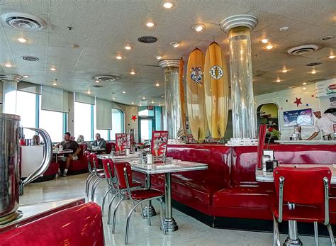 Ruby's Diner, Huntington Beach Pier | Inside Ruby's Diner at… | Flickr