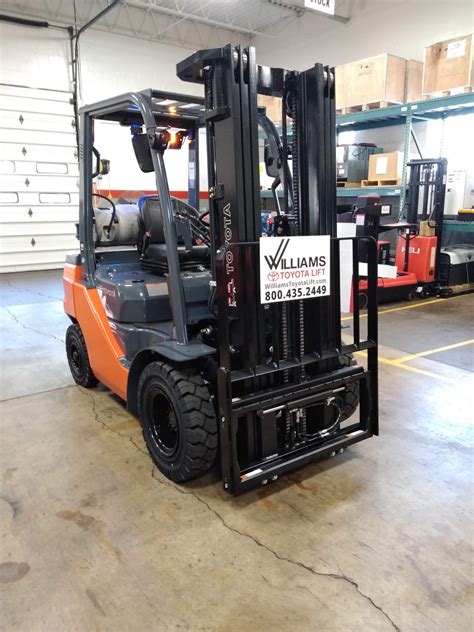 5,000 LB Cap. LP Pneumatic Forklift New 8FGU25 - Williams Toyota Lift