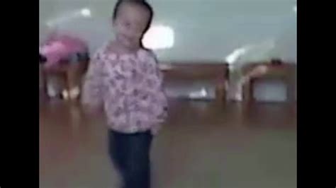 Baby Meme Dancing - YouTube