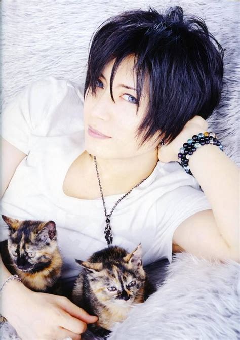 Gackt with kitties :) Pretty Men, Beautiful Men, Gakupo Kamui, Kdrama ...