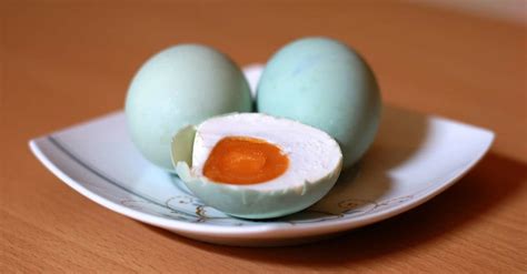 Bahan & Cara Mudah Membuat Telur Asin (Salted Egg) Sendiri di Rumah