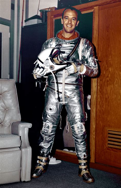 File:Alan Shepard in Mercury flight suit.jpg - Wikimedia Commons