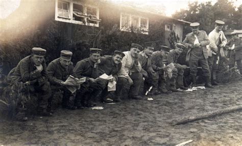 20 Candid Vintage Photographs That Show German Soldiers Using Latrines ...