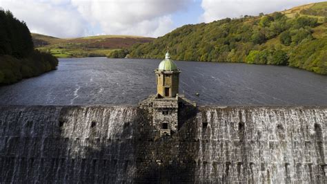 Elan Valley dams and reservoirs | Visit Wales