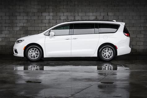 Minivan Rentals in Los Angeles | California Rent A Car