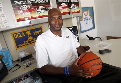 Ex-UCLA basketball star Ed O'Bannon testifies against NCAA