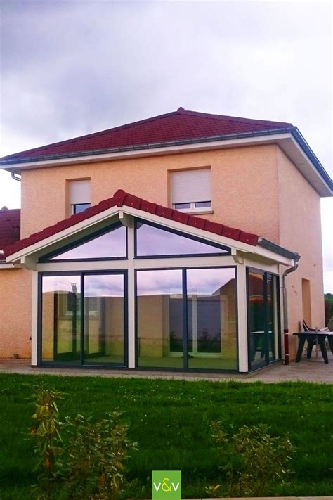 Extension de maison avec un toit à 4 pans : nos conseils | Vie & Véranda | Veranda bioclimatique ...