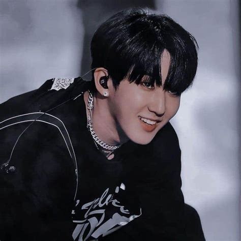 Pin by Stay_Kid on ChangBin SKZ in 2020 | Kids icon, Stray, Dark aesthetic