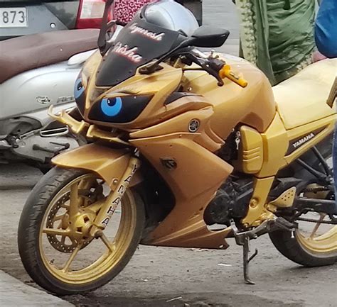 Saw this outside Airoli Station today. 🤥 : r/indianbikes