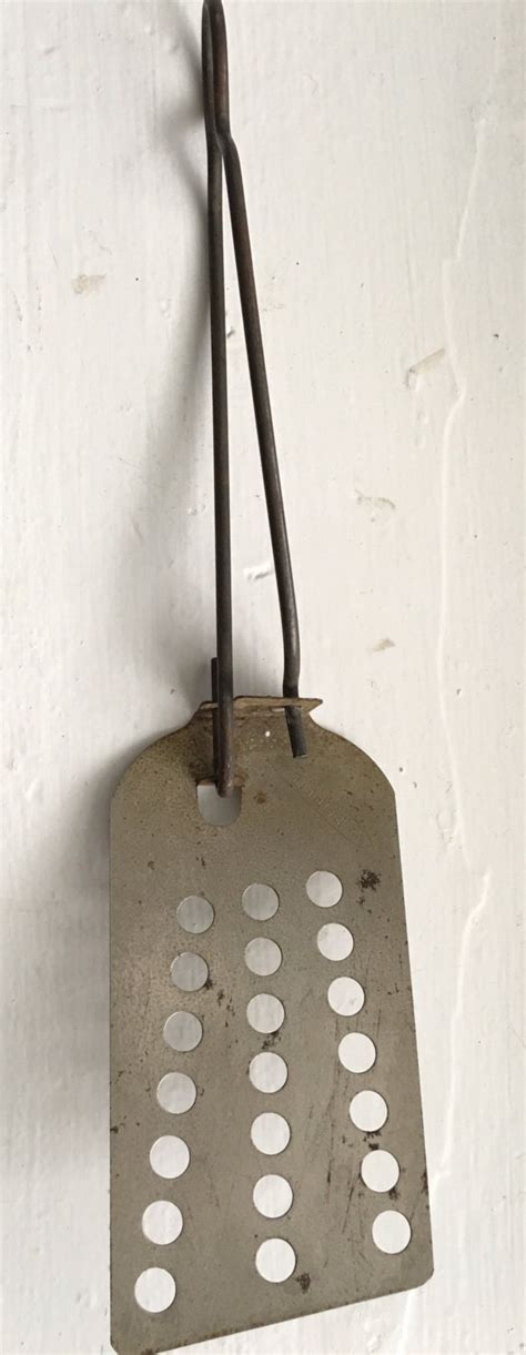 Vintage Metal Spring Self Flipping Action Spatula