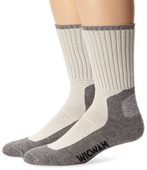 10 Best Moisture Wicking Socks | 2022 Buying Guide | RunnerClick