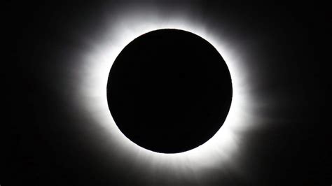 Une rare éclipse solaire totale sera visible à Montréal le 8 avril 2024 | Radio-Canada