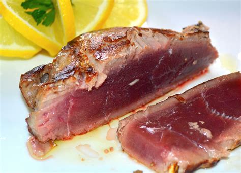 Tagliata di tonno rosso (Thunnus Thynnus) | Pasti italiani, Idee alimentari, Thunnus thynnus