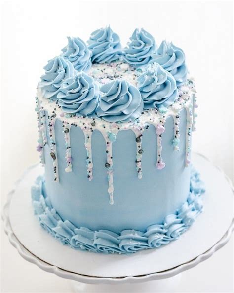 blue birthday cake | Blue birthday cakes, Candy birthday cakes, Pretty birthday cakes