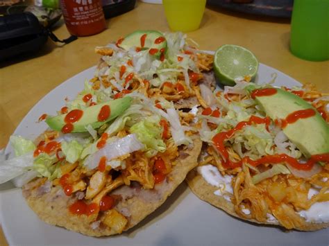 Tostadas de Tinga de Pollo