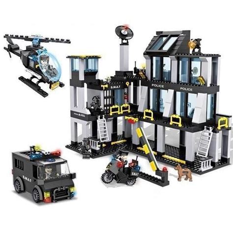 SWAT Base Station Playset 743 Pieces 5 Minifigures | Police station, Lego city, Toys for boys