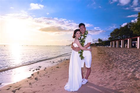 Hawaii Sunset Weddings: Colorful Sunset