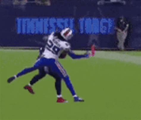 Get Off Derrick Henry Stiff Arm GIF | GIFDB.com