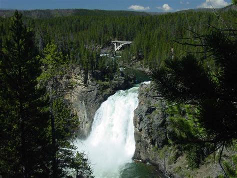 Guide To The Best Waterfalls in Yellowstone National Park - World of ...