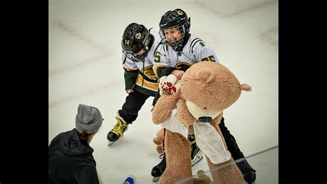 2022 Brockport Hockey Teddy Bear Toss (Ice Level) - YouTube