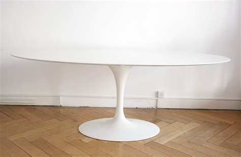 Table tulipe ovale en marbre blanc, Eero Saarinen, Knoll - kissthedesign