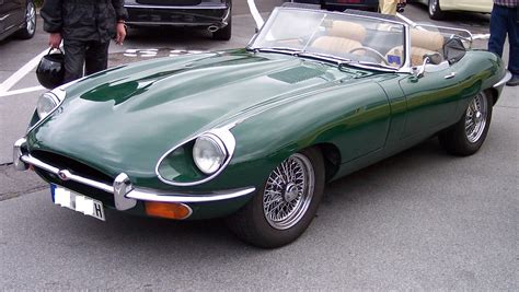 File:Jaguar E-Type 4.2 Coupe green vl.jpg