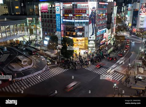 shibuya crossing from top at night Stock Photo - Alamy