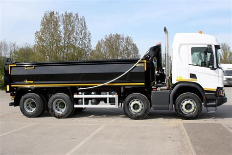 32 Tonne Muckaway Tipper for Hire | 8 Wheel Tipper Rental