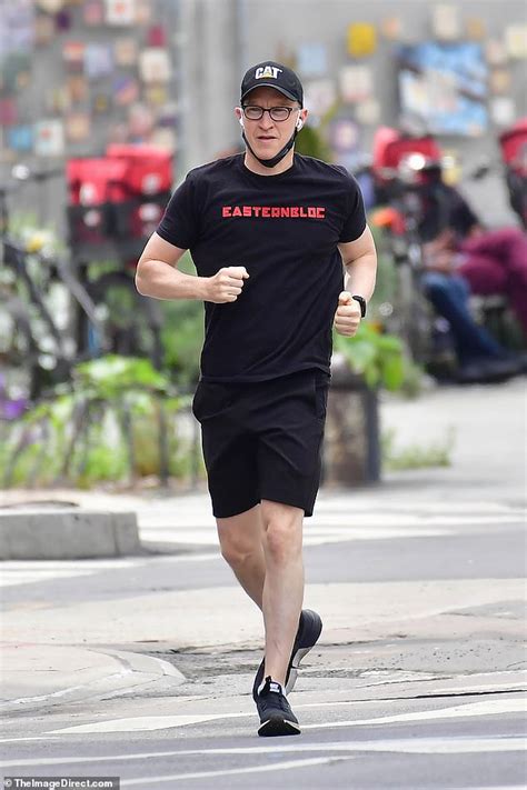 Anderson Cooper takes a jog with a mask in New York City as he ...