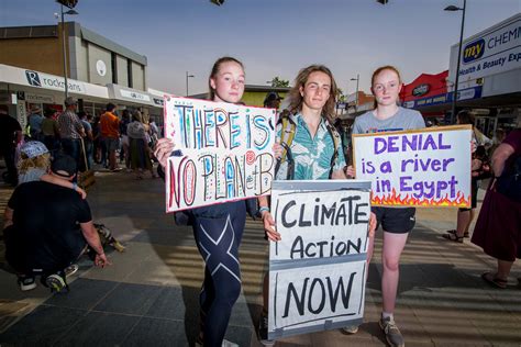 Hundreds in Sunraysia join climate strike