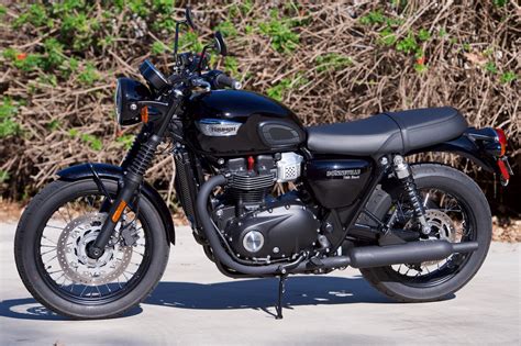 Review of Triumph Bonneville T100 Black 2017: pictures, live photos ...