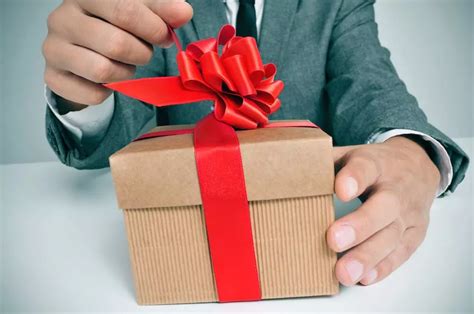 158 Unique Corporate Gift Ideas Guaranteed To WOW In 2021