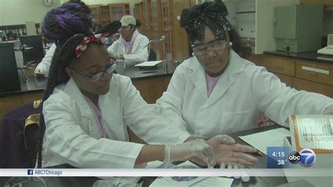 Girls 4 Science helps young women find interest in STEM - ABC7 Chicago