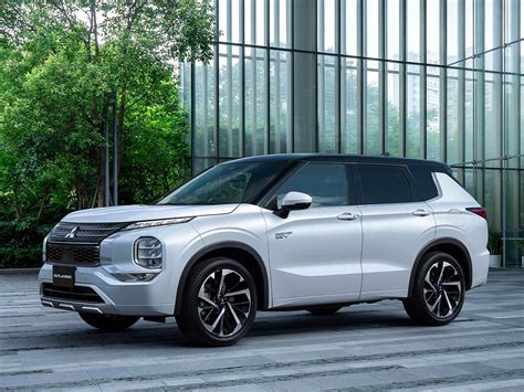 Aperçu Mitsubishi Outlander PHEV 2023 - Electromobiliste