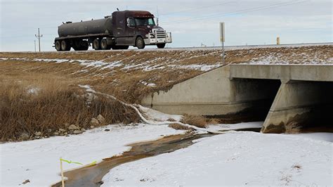 North Dakota pipeline leaks crude oil, 3mn gallons of fracking ...