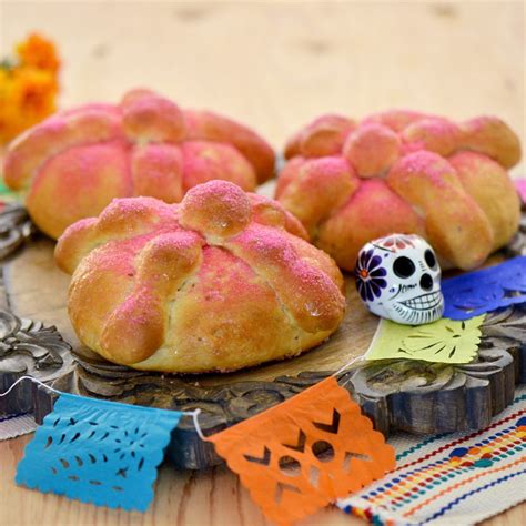 The Best Dia de Los Muertos Food for Your Day of the Dead Celebration