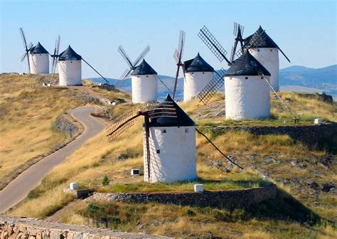 Los molinos de viento de Consuegra, vistos desde el Castillo. La Mancha ...